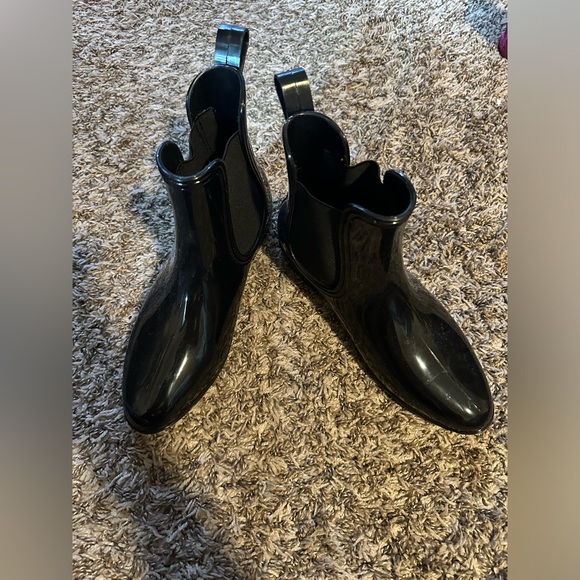 Black short ankle rain boots - size 9, never worn - Picture 2 of 7
